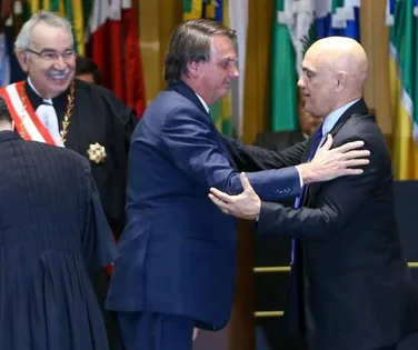 Moraes autoriza cirurgia de Bolsonaro, mas nega prisão domiciliar - Imagem