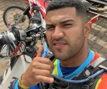 Motocilista morre ao colidir moto em árvore durante trilha na Bahia - Imagem