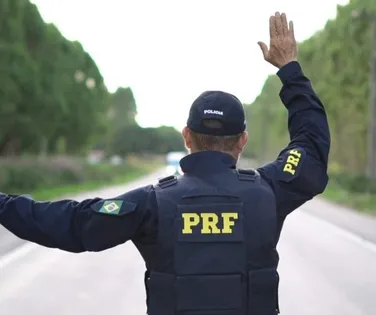 Motorista é flagrado com CNH vencida há 21 anos - Imagem