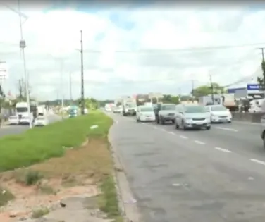 Mulher morre ao atravessar rua após desistir de usar passarela - Imagem