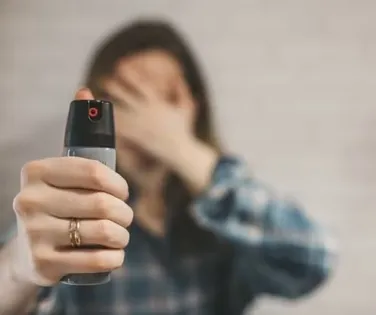 Mulheres protegidas: governo sanciona lei que libera spray de pimenta - Imagem