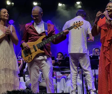 Natal das Estrelas emociona Salvador e une música, solidariedade e grandes vozes - Imagem