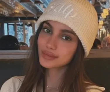 Novo rosto? Anitta surpreende fãs com fotos de Natal e gera debate - Imagem