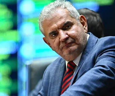 Oposição mira Angelo Coronel para 2026; senador resiste - Imagem