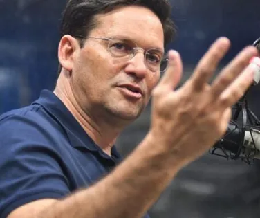 “Perseguidos políticos”, diz Roma após cassação de Eduardo e Ramagem - Imagem