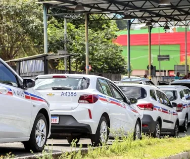 Taxistas podem regularizar pendências no cadastro até 10 de janeiro - Imagem