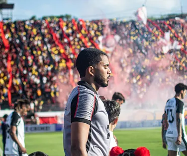 Vitória: Fábio Mota revela prazo de retorno de Lucas Arcanjo - Imagem