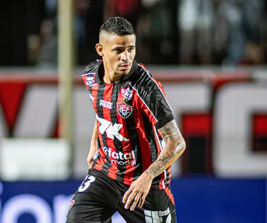 Vitória entra em "queda de braço" com o Coritiba por Erick; entenda - Imagem