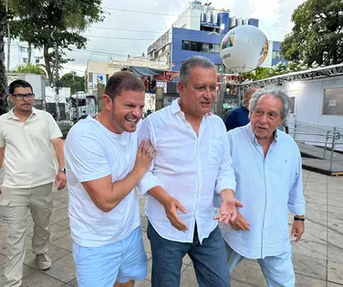 Após flerte com oposição, Quinho aparece ao lado de Rui no Carnaval - Imagem