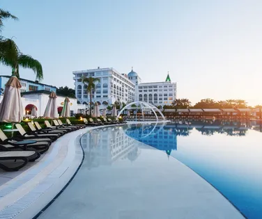 Apresentador planeja construção de hotel em emissora de TV brasileira - Imagem