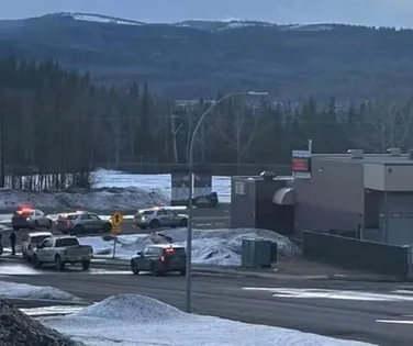 Atiradora de ataque no Canadá tinha 18 anos e matou mãe e irmão - Imagem