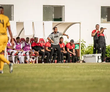 Chagas vê boa partida do Vitória e não condena Pablo por expulsão - Imagem