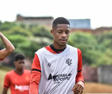Cria do Vitória brilha na Europa e renova com clube até 2030 - Imagem