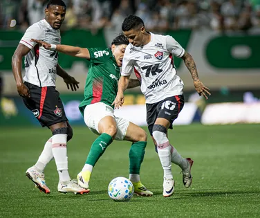 Desfalcado, Vitória sofre goleada para o Palmeiras na Arena Barueri - Imagem