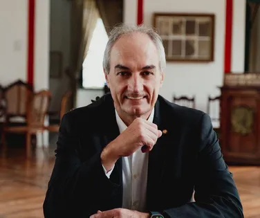 E aí? Até quando vão colocar mais carga no burro? - Imagem