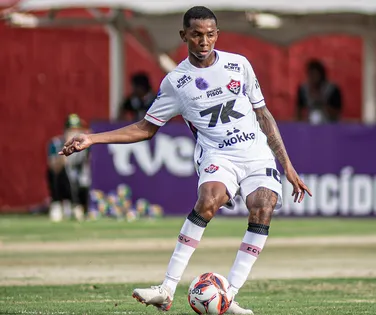 Edenilson garante estar "adaptado" para jogar na zaga ou meio-campo - Imagem