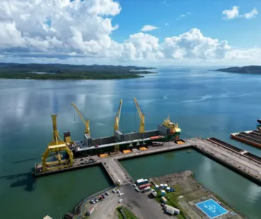 Enseada lança primeiras barcaças e retoma indústria naval na Bahia - Imagem