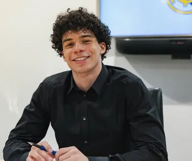 Filho de ex-craque da Seleção Brasileira assina com o Real Madrid - Imagem