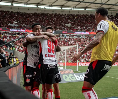 Fluminense entra na disputa por ex-artilheiro do Vitória - Imagem
