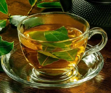 Gases e inchaço? Confira os chás certeiros para aliviar desconfortos - Imagem