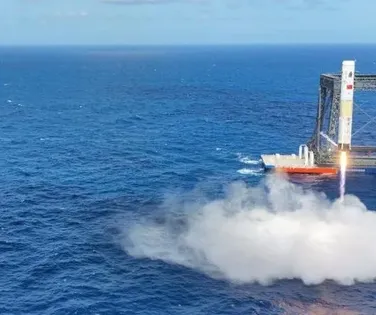 Guerra Fria 2.0? Foguete chinês dá 'ré no oceano' em resposta a Musk - Imagem