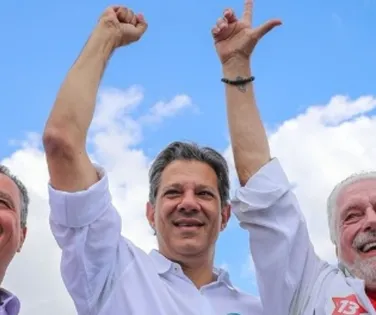 Haddad faz coro por superchapa petista na Bahia; veja - Imagem
