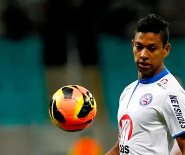 Ídolo! Ex-Bahia e Vitória atinge marca histórica por clube tradicional - Imagem