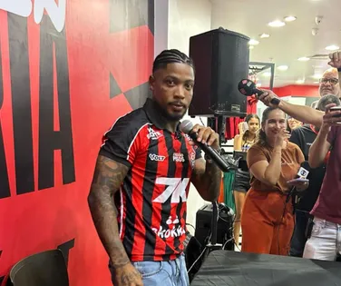 Ídolo? Marinho surpreende em apresentação no Vitória: "Falta muito" - Imagem