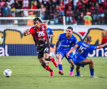 Jequié x Vitória: onde assistir, prováveis escalações e arbitragem - Imagem