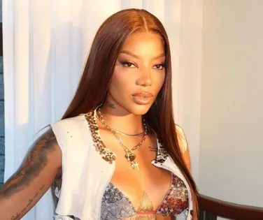 Ludmilla se recusa a atender repórter e dispara: “Racista” - Imagem