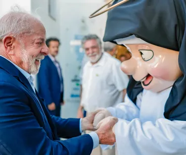 Lula em Salvador está em missão oficial, mas na real já é campanha - Imagem