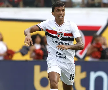 Meia que defendeu o Brasil na Copa do Mundo é anunciado por time da Série A - Imagem