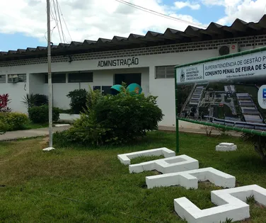 Mulher sofre mal súbito e morre na fila de visitas em presídio na Bahia - Imagem