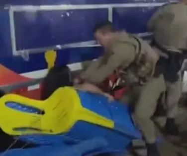 Policial é afastado após agredir mulher durante confusão na Bahia - Imagem