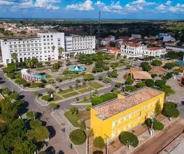 Prefeitura baiana vira alvo do TCM por compra de R$ 823 mil em livros - Imagem