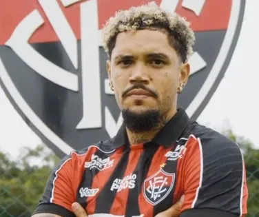 Reforço na Toca do Leão! Vitória anuncia centroavante ex-Benfica - Imagem