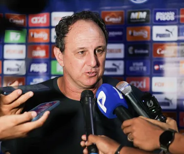 Rogério Ceni ironiza arbitragem após pênalti anulado: "Voz do além" - Imagem