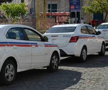 Saiba como escapar de cobranças abusivas de taxistas durante Carnaval - Imagem