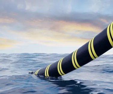 Submarinos russos monitoram cabos que sustentam 95% da internet global - Imagem