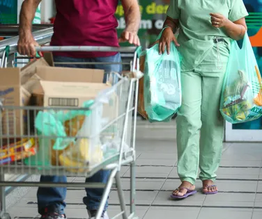 Supermercados: Abase apoia decisão do STF sobre fim das sacolas gratuitas - Imagem