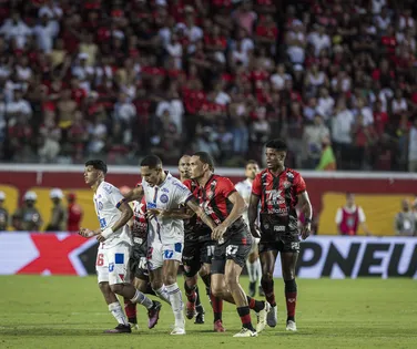 Vitória x Bahia: onde assistir e prováveis escalações do Ba-Vi - Imagem