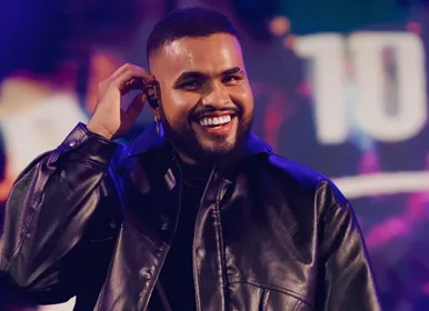 Cantor Yan faz maratona de shows e anima o verão de Salvador - Imagem