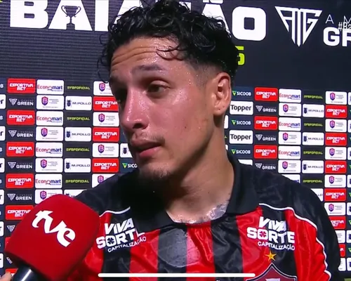 Eleito craque do jogo, Kike Saverio lamenta novo empate do Vitória - Imagem