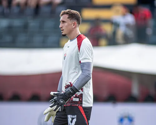 Em boa fase, Thiago Couto ostenta números expressivos no Vitória - Imagem