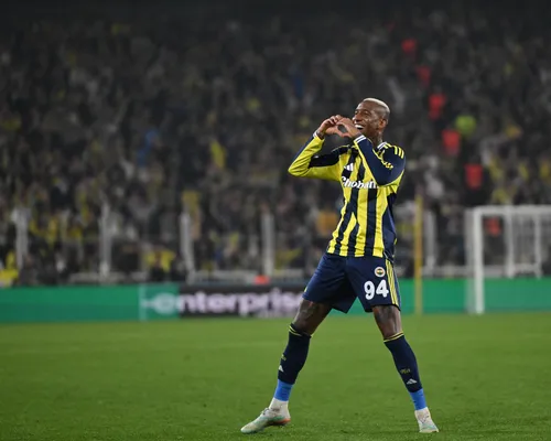 Hat-trick: Anderson Talisca vive noite mágica na Liga Europa - Imagem