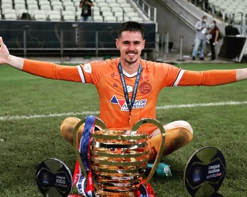 Herói do Nordestão, ex-goleiro do Bahia é anunciado por time paulista - Imagem