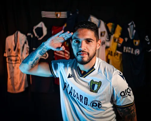 Substituto de Halter? Vitória avança em negociações com zagueiro - Imagem