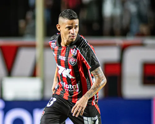 Vitória entra em "queda de braço" com o Coritiba por Erick; entenda - Imagem