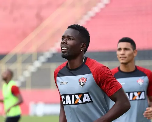 Aposentado, ídolo do Vitória volta à campo para jogar o Intermunicipal - Imagem
