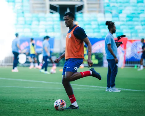 De saída? Esposa de Rezende responde se volante vai deixar o Bahia - Imagem